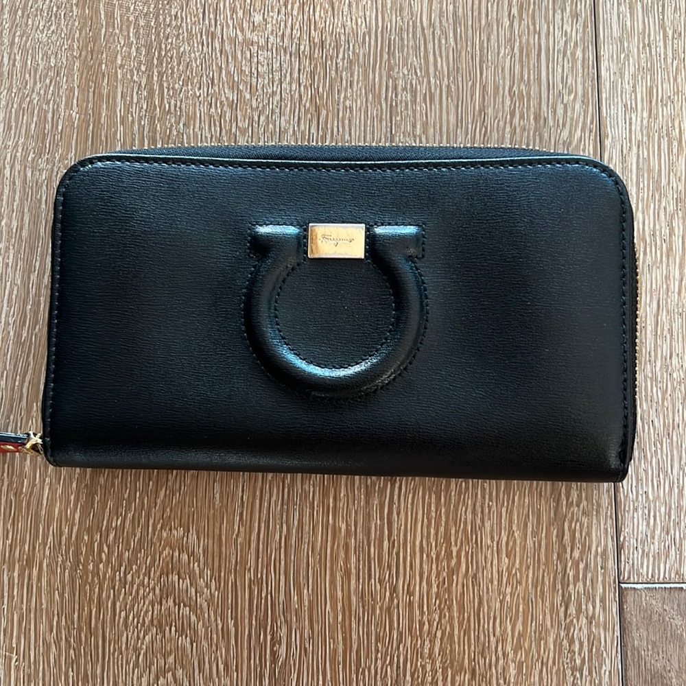 Ferragamo Gancio city zip around, black with red interior